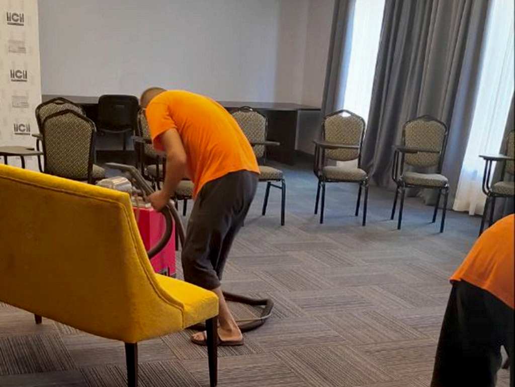 Профессиональная чистка ковролина на дому